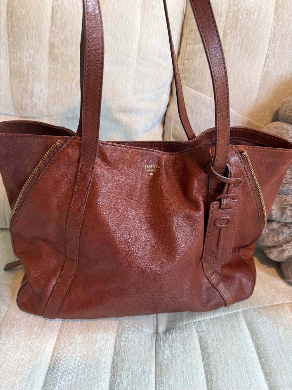 Fossil Leather Shoulder Tote in Deep Chestnut - Picture 4 of 9